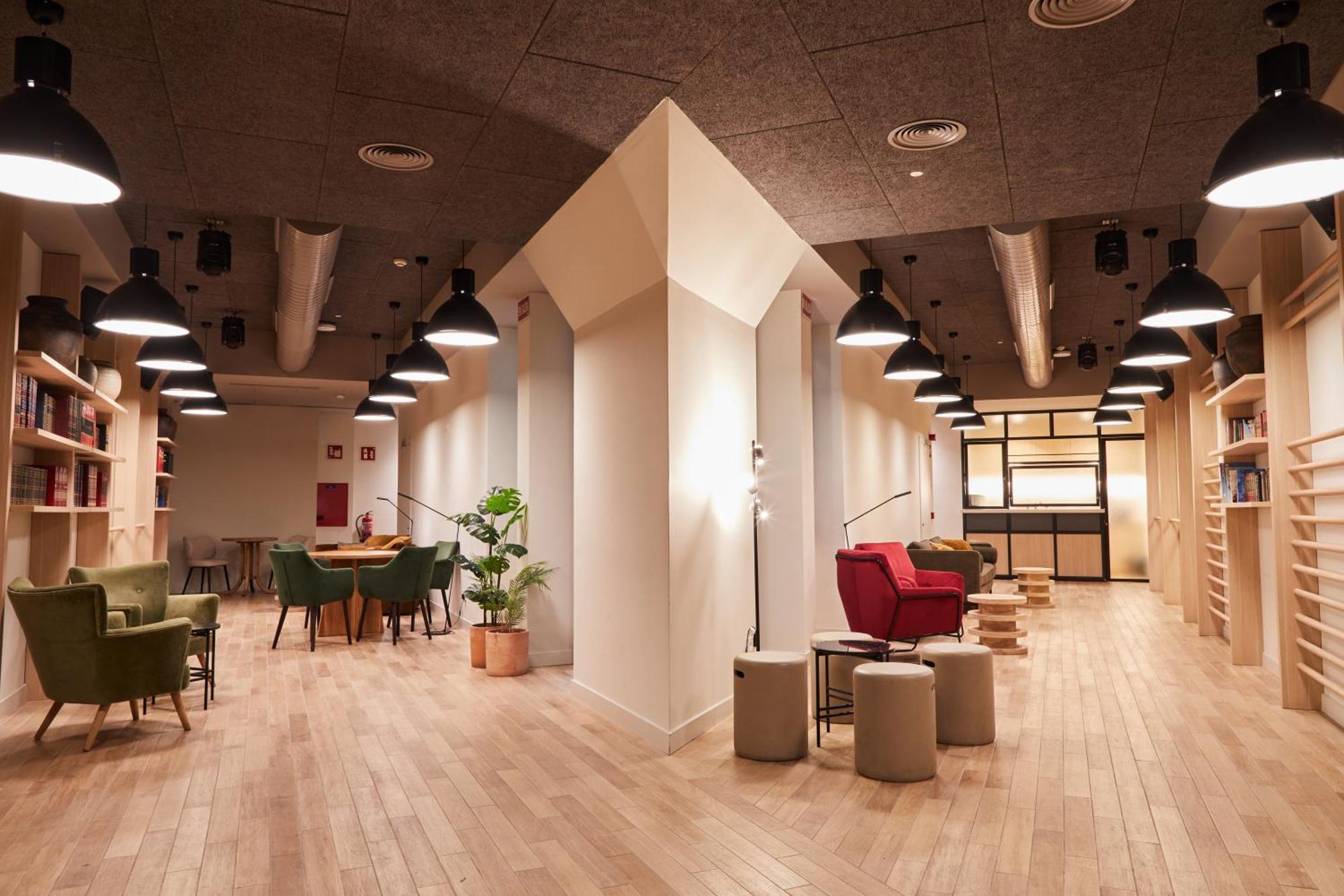 Latroupe Prado Hostel Madrid Luaran gambar