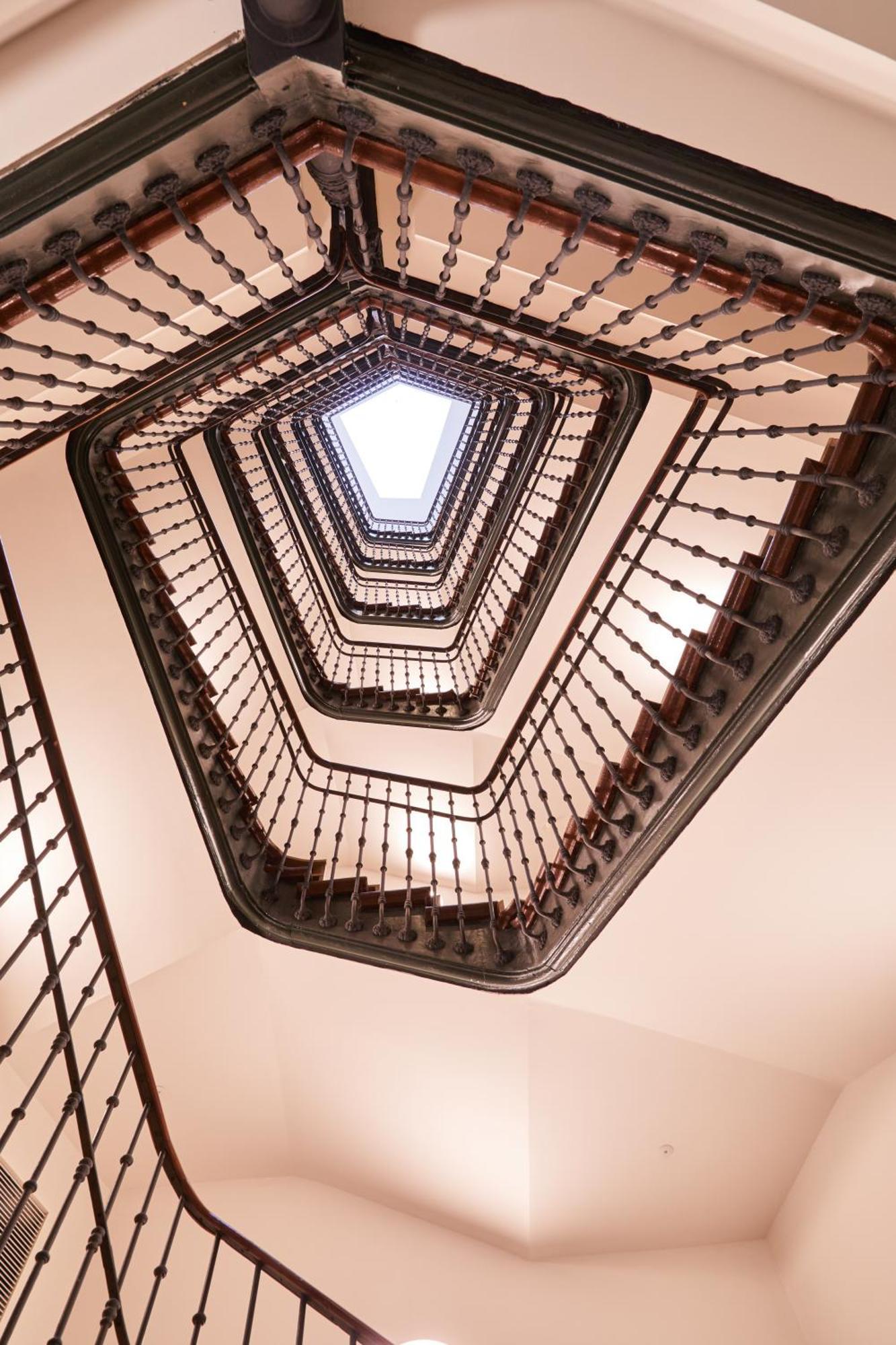 Latroupe Prado Hostel Madrid Luaran gambar