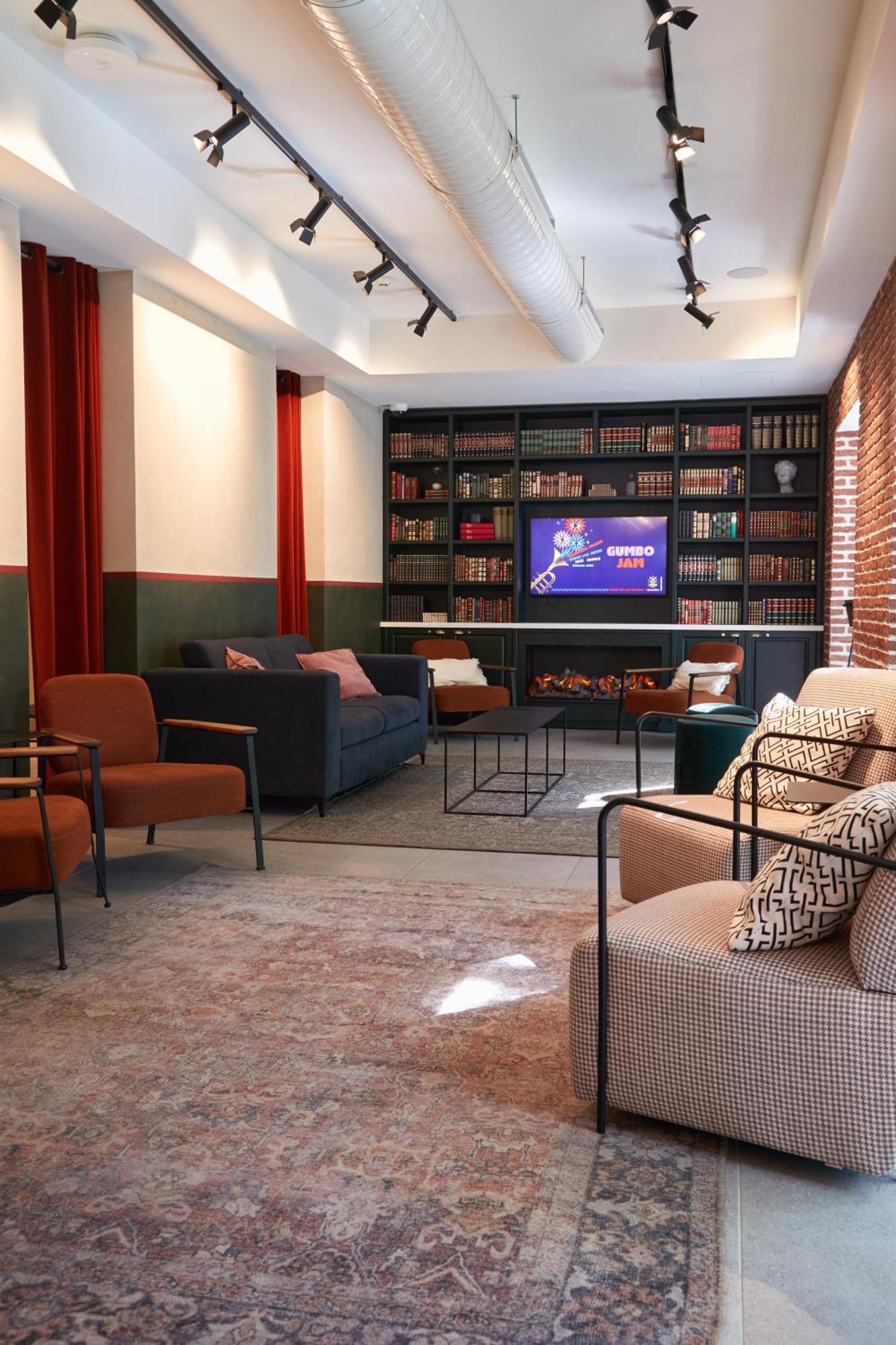 Latroupe Prado Hostel Madrid Luaran gambar