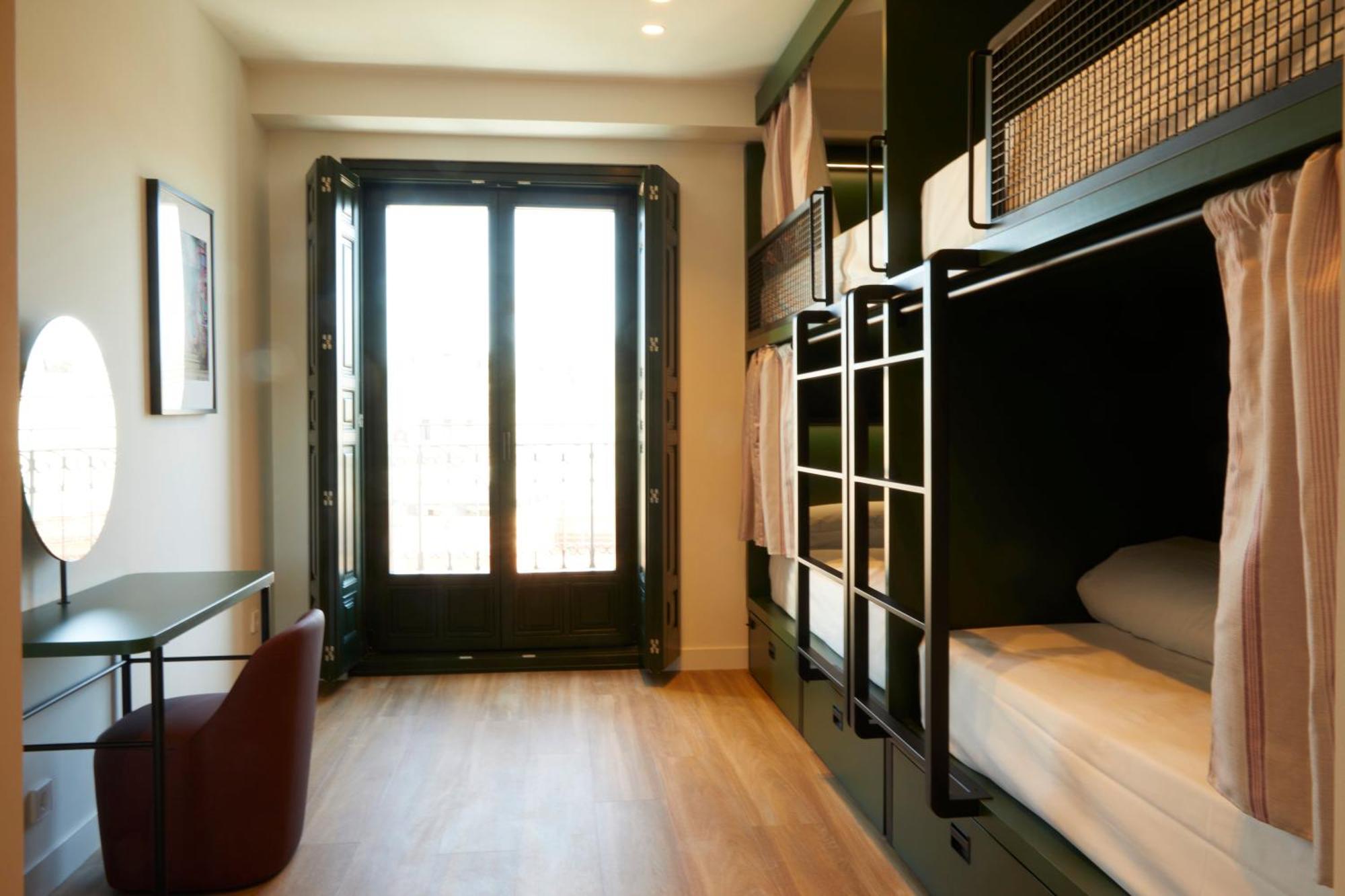 Latroupe Prado Hostel Madrid Luaran gambar